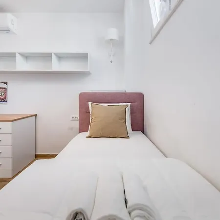 Bells & Whistles, Comfortable Apartment Split