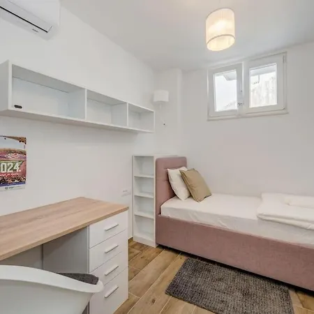 Apartment Bells&whistles *