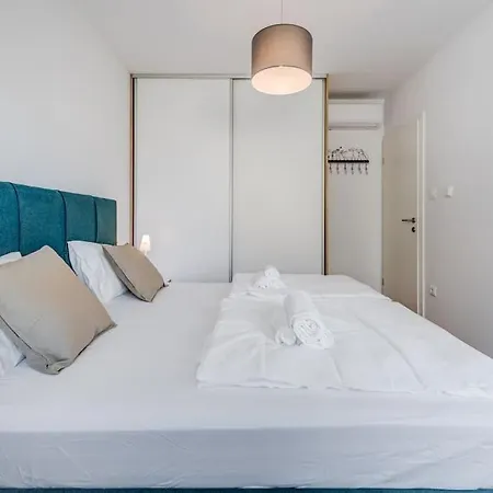 Bells&whistles * Split