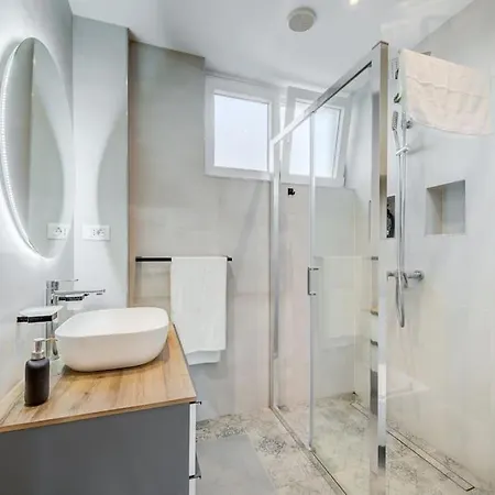 Bells&whistles Apartment Split