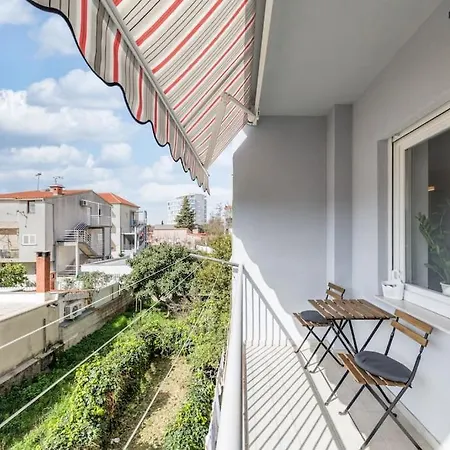 Bells & Whistles سبليت