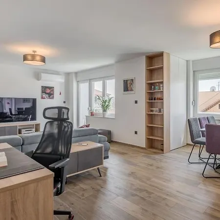 Apartment Bells&whistles *