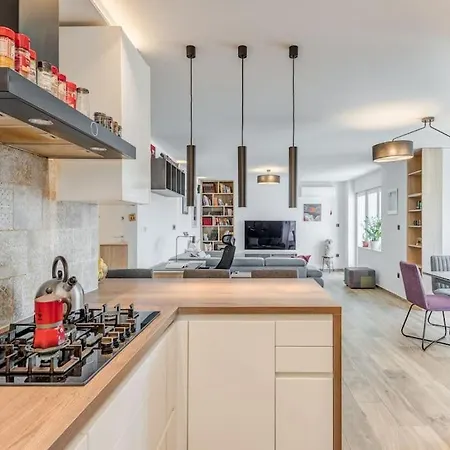 Apartment Bells&whistles Split